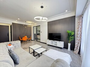 Smart TV - Cozy 2 bedroom apartment| Gym | Pool | Nairobi City Views (Nairobi)