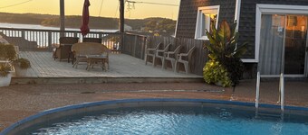 Cozy 1-bedroom condo with Lake View no steps in the heart of town