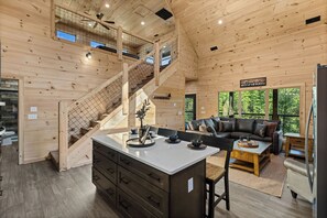 Interior - Modern*Convenient*Resort*Hot Tub*Free WiFi (Pigeon Forge)