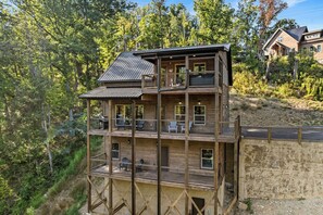 Exterior - Modern*Convenient*Resort*Hot Tub*Free WiFi (Pigeon Forge)