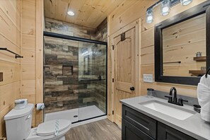 Shower, towels - Modern*Convenient*Resort*Hot Tub*Free WiFi (Pigeon Forge)