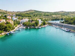 Marina - Spacious Seafront Villa with Pool, Tennis, Gym & Mooring (Žaborić)