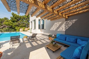 Pool - Spacious Seafront Villa with Pool, Tennis, Gym & Mooring (Žaborić)