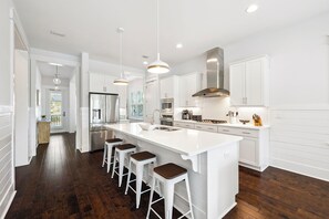 Fridge, microwave, oven, stovetop - New Listing Naturewalk: Private Heated Pool & Spa. EVCharger, Golf Cart & Bikes. (Santa Rosa Beach)