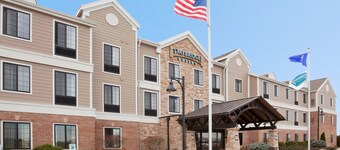 Free Breakfast, Pool, Hot Tub, Gym. Great Suite!