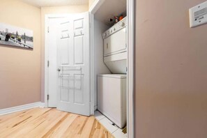 Washer/ Dryer - 2BR w/Parking,Terrace & Stunning View of CN Tower! (Toronto)