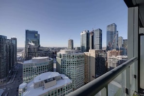 Private balcony with great view of downtown Toronto - 2BR 2BTH w/ Million Dollar View of  CN tower (Toronto)