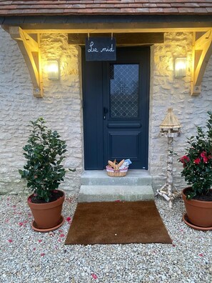 Unclassified image, 2 of 24, button - Le nid des 3 platanes - Private spa and sauna on the terrace (Vimory)