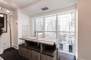 Cozy dining area with a unique 8-seater dining table - Luxury 3BR Condo: Near MTCC & CN Tower + Parking (Toronto)