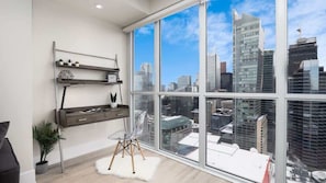 The spacious living room with floor-to-ceiling windows offers breathtaking city views - Luxury CN Tower View King Bed & Balcony FREE PARK (Toronto)