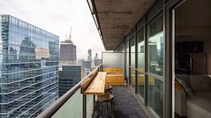 Unclassified image, 3 of 26, button - Urban Lifestyle 1BR Suite w CN Tower and Lake view (Toronto)