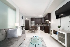 Modern open concept living space - Modern Condo + 1 BDRM/1 BA + Downtown! (Toronto)