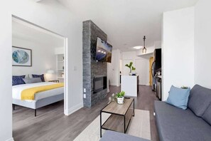 Plenty of living space to spread out in and relax. - Lux 1 BR-Den DWTN Condo near CN Tower (Toronto)