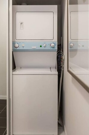 Laundry machines are also free to use! - Skyline Waterfront 2BR + 2BA w/ Parking near MTCC (Toronto)