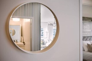 Interior details and décor - Skyline Waterfront 2BR + 2BA w/ Parking near MTCC (Toronto)