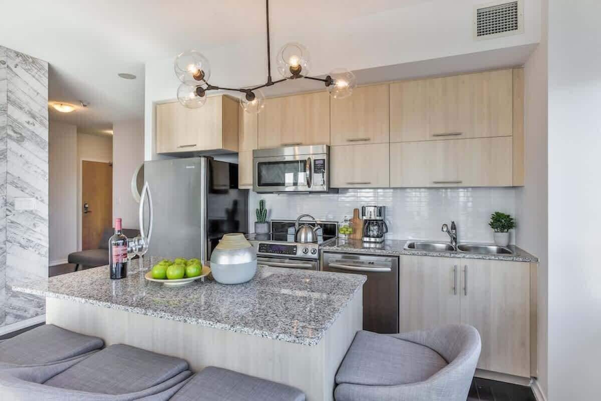 Fully equipped kitchen with complete set of cooking ware plus kitchen island/dinning area