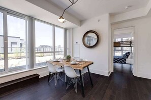 Charming dining area with a 4-seater dining table - CN Tower View w/ Huge Balcony at Central location (Toronto)