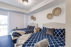 Lovely bedroom with 2 queen size beds - CN Tower View w/ Huge Balcony at Central location (Toronto)