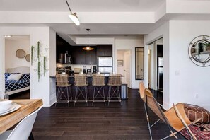 Modern open concept living space - CN Tower View w/ Huge Balcony at Central location (Toronto)