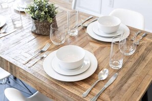 Dish ware and cutlery are provided - CN Tower View w/ Huge Balcony at Central location (Toronto)