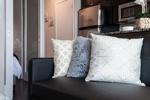 Living area - Beautiful 1BD/1BA Condo Lake & City Views (Toronto)