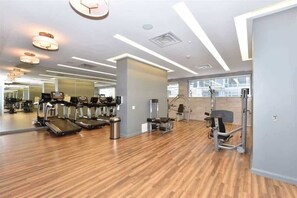 On site gym! - Yorkville Living 1 BR/1BA with Gym in Upscale Area (Toronto)