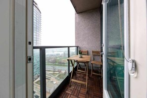 Unclassified image, 2 of 28, button - Chic 1BR Condo: Lake/City Views + Free Parking! (Toronto)