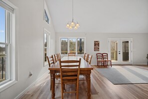 Dining - Rebel without a Cove Lakefront home located in back of cove by Shanghai Marina (LaFollette)