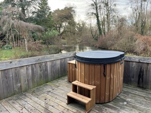 Outdoor spa tub - La Parenthèse, Nordic bath & balneotherapy (Boutigny-sur-Essonne)