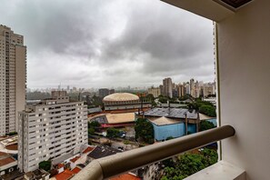 Apartment, Smoking - Apto com Piscina e Garagem Perto do Ibirapuera (São Paulo)