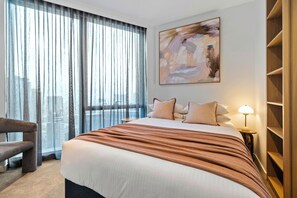 1 bedroom, desk, iron/ironing board, free WiFi - Skyline Suite Southbank. Spectacular Views, Heated Pool, Gym, Sauna + (Southbank)