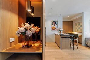 Interior - Skyline Suite Southbank. Spectacular Views, Heated Pool, Gym, Sauna + (Southbank)