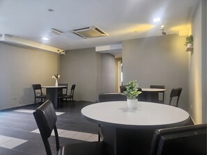 Imej tidak diklasifikasikan, 4 daripada 7, butang