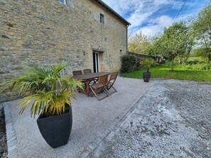 Outdoor dining - Spacious 150 m2 house in Asnières-en-Bessin (Asnières-en-Bessin)