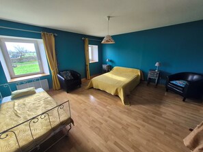 4 bedrooms, WiFi - Spacious 150 m2 house in Asnières-en-Bessin (Asnières-en-Bessin)