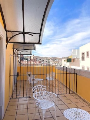 Outdoor dining - Hotel Casa Cortes (Zacatecas)