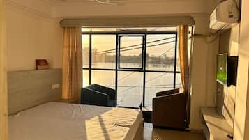 Deluxe Room, Lake View