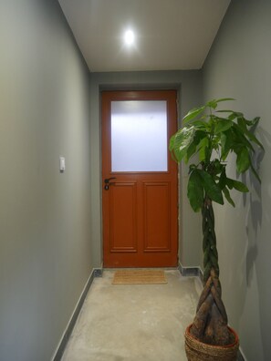 Unclassified image, 4 of 22, button - Le Petit Provençal (Sénas)