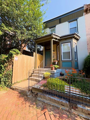 Exterior - Amazing 2BdRoom Townhome & Free Street Prkng in the University Section of Philly (Philadelphia)