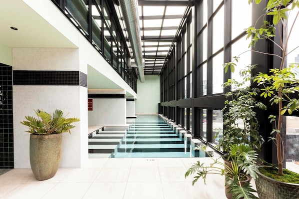 Pool - Luxury Skyline Suite. Heated Pool, Gym Sauna Steam, Business Centre, Free Wifi (Southbank)