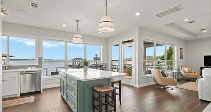 Lakefront Getaway w/ Hot Tub, Kayaks & Spacious Deck