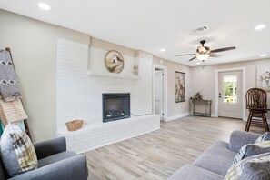 Unclassified image, 4 of 24, button - Perfect 3-bedroom house with AC in serene Milton (Milton)