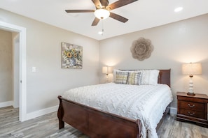 3 habitaciones, tabla de planchar con plancha, wifi y ropa de cama 
