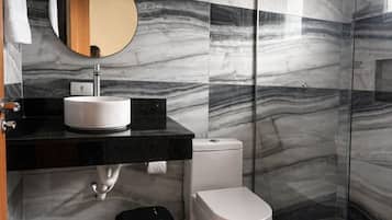 Classic Triple Room | Bathroom