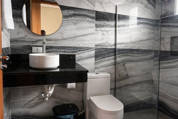 Classic Triple Room | Bathroom | Shower, free toiletries, towels, soap
