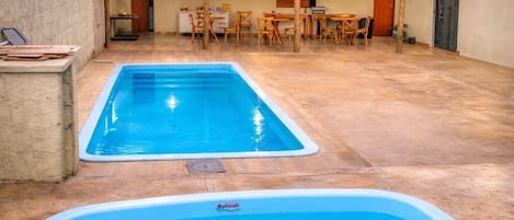 2 piscines extérieures