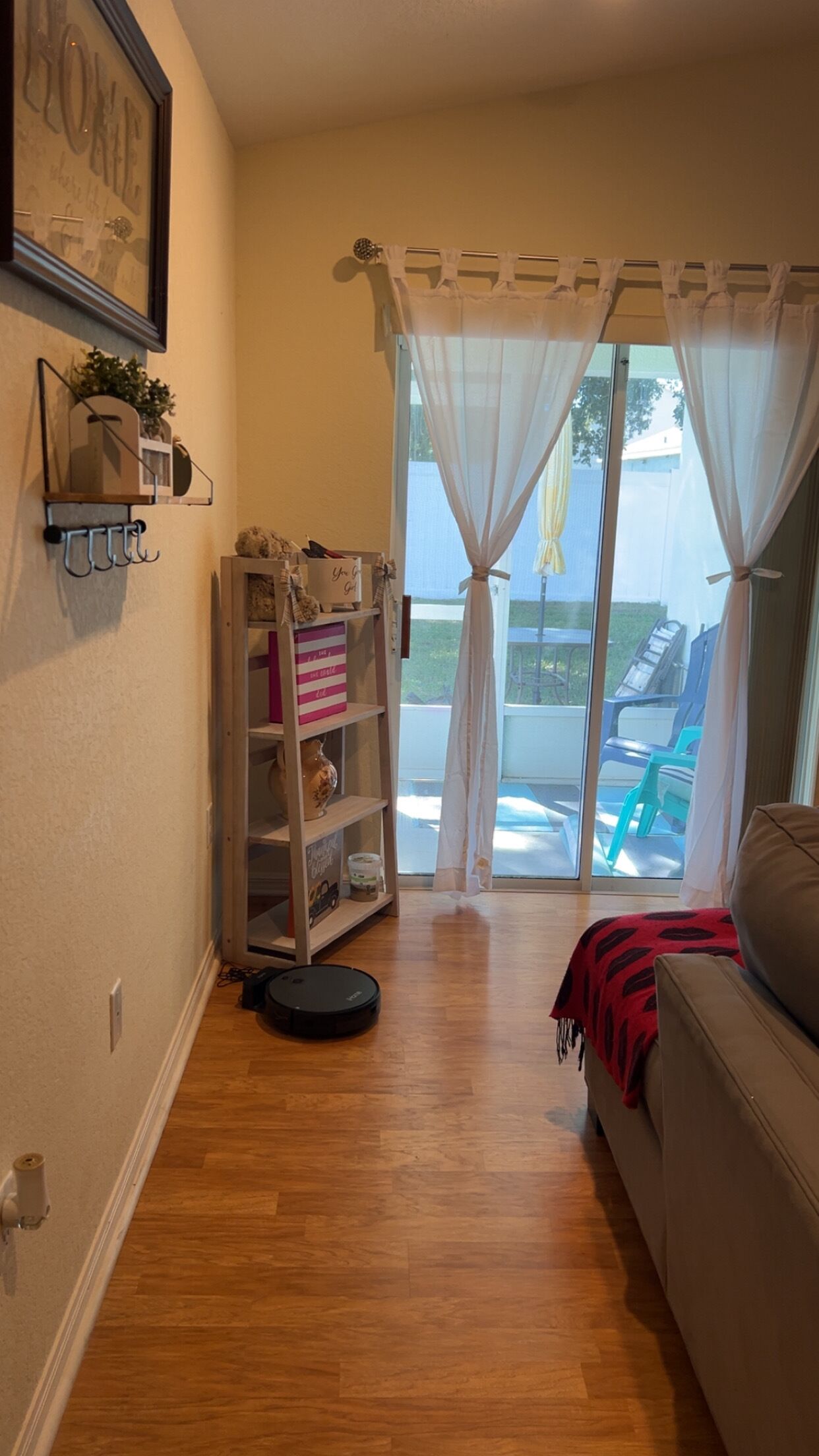 Vibrant 3-bedroom Escape In Lovely Winter Haven Featuring Refreshing A/c - Winter Haven, FL