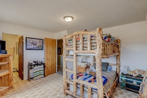 4 bedrooms, desk, travel crib, WiFi