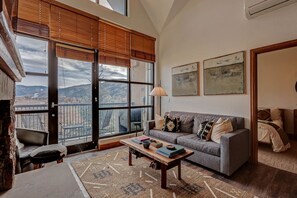 Televisión, chimenea