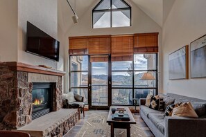 Televisión, chimenea